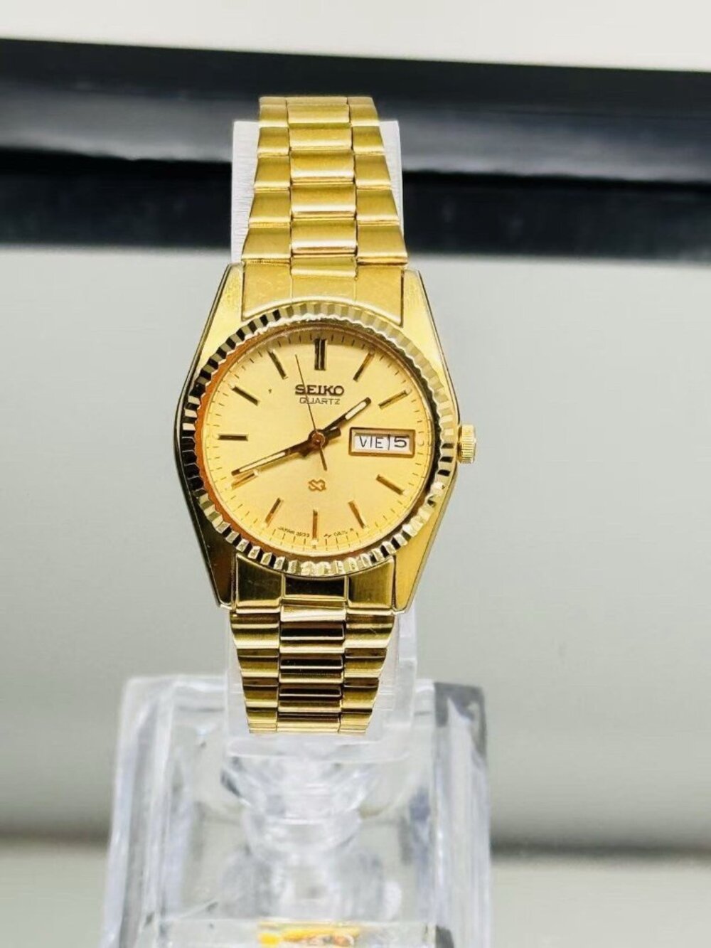 Seiko Ladies Coin Bezel Watch Gold Tone Gold Dial Day Date New Battery